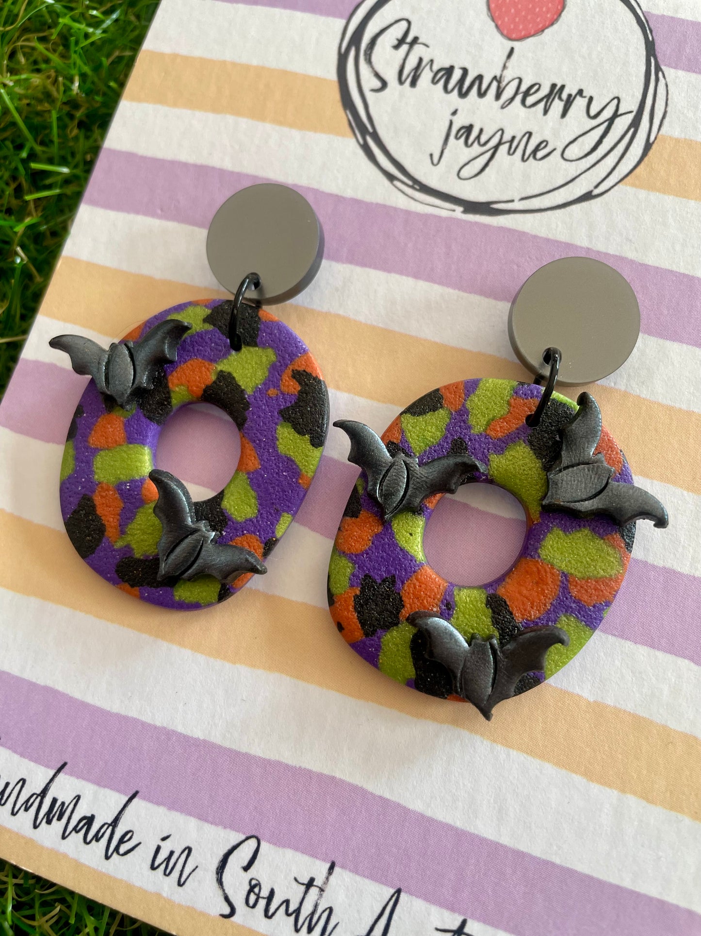 A LIL' HOCUS POCUS - Mega Dangle