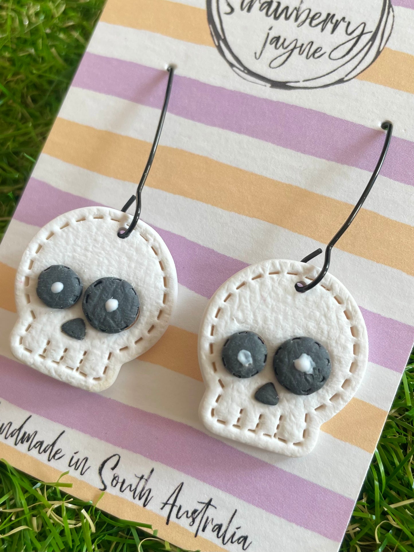 A LIL' HOCUS POCUS - Mega Dangle