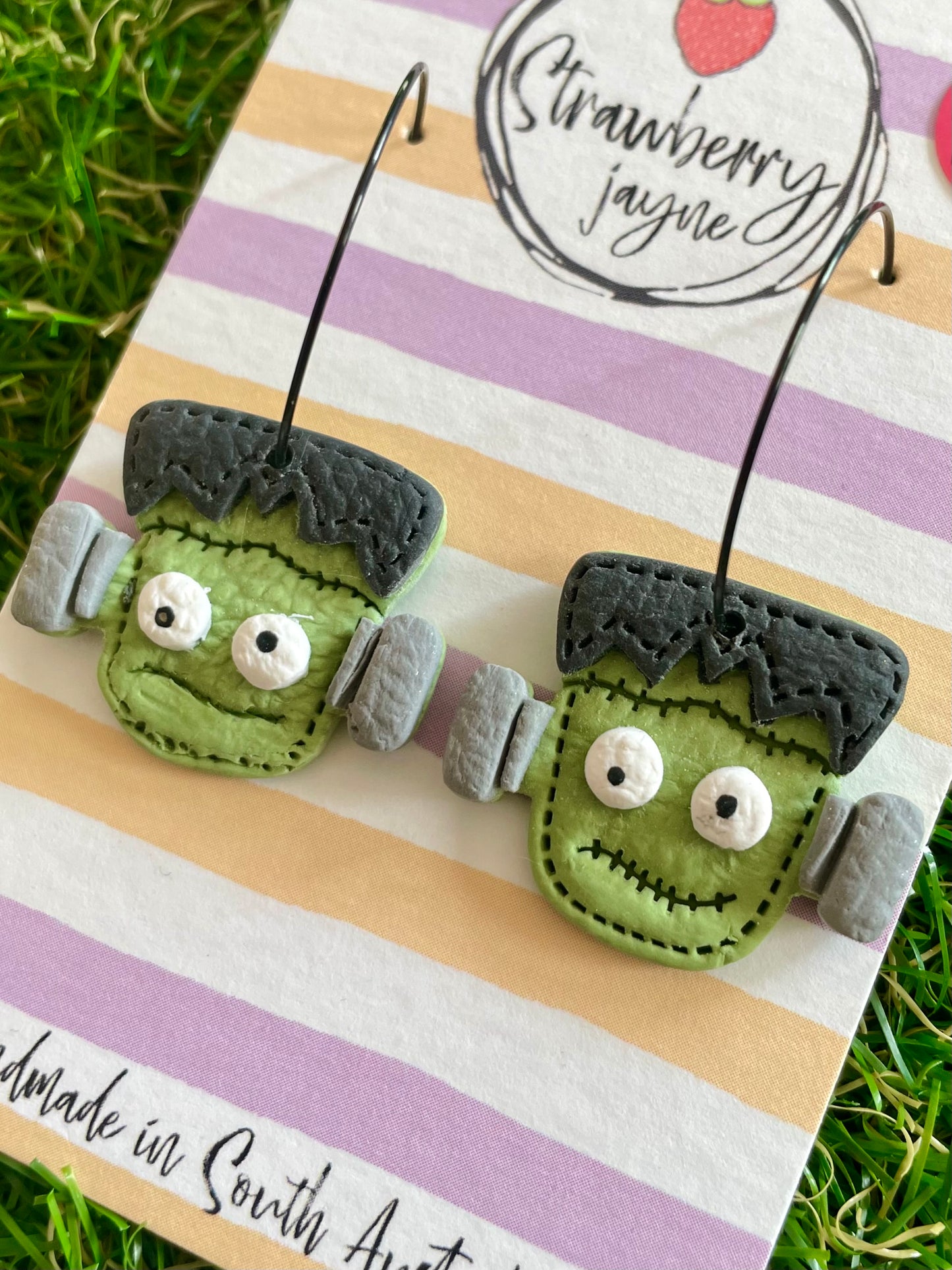 A LIL' HOCUS POCUS - Mega Dangle
