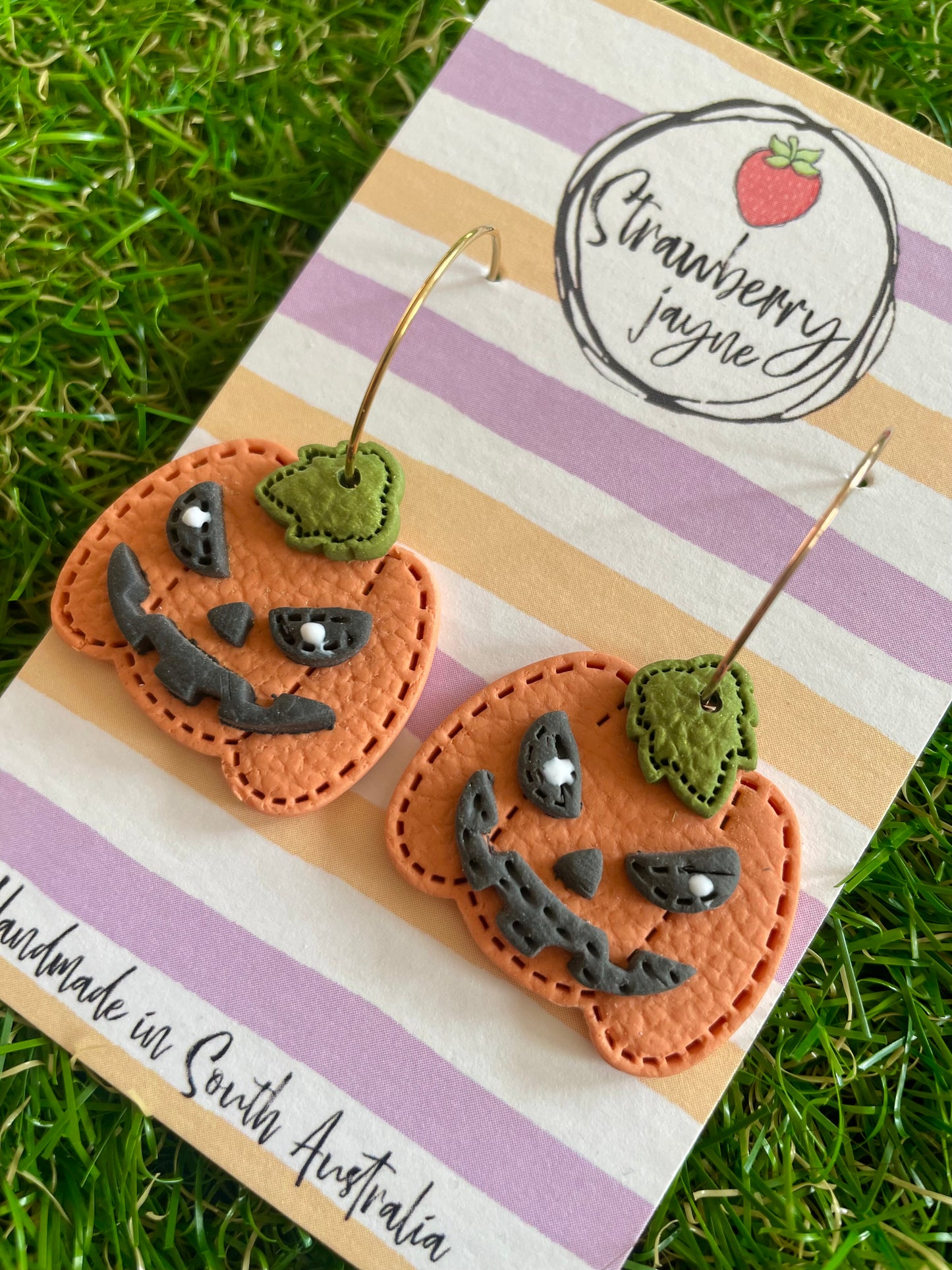 A LIL' HOCUS POCUS - Mega Dangle