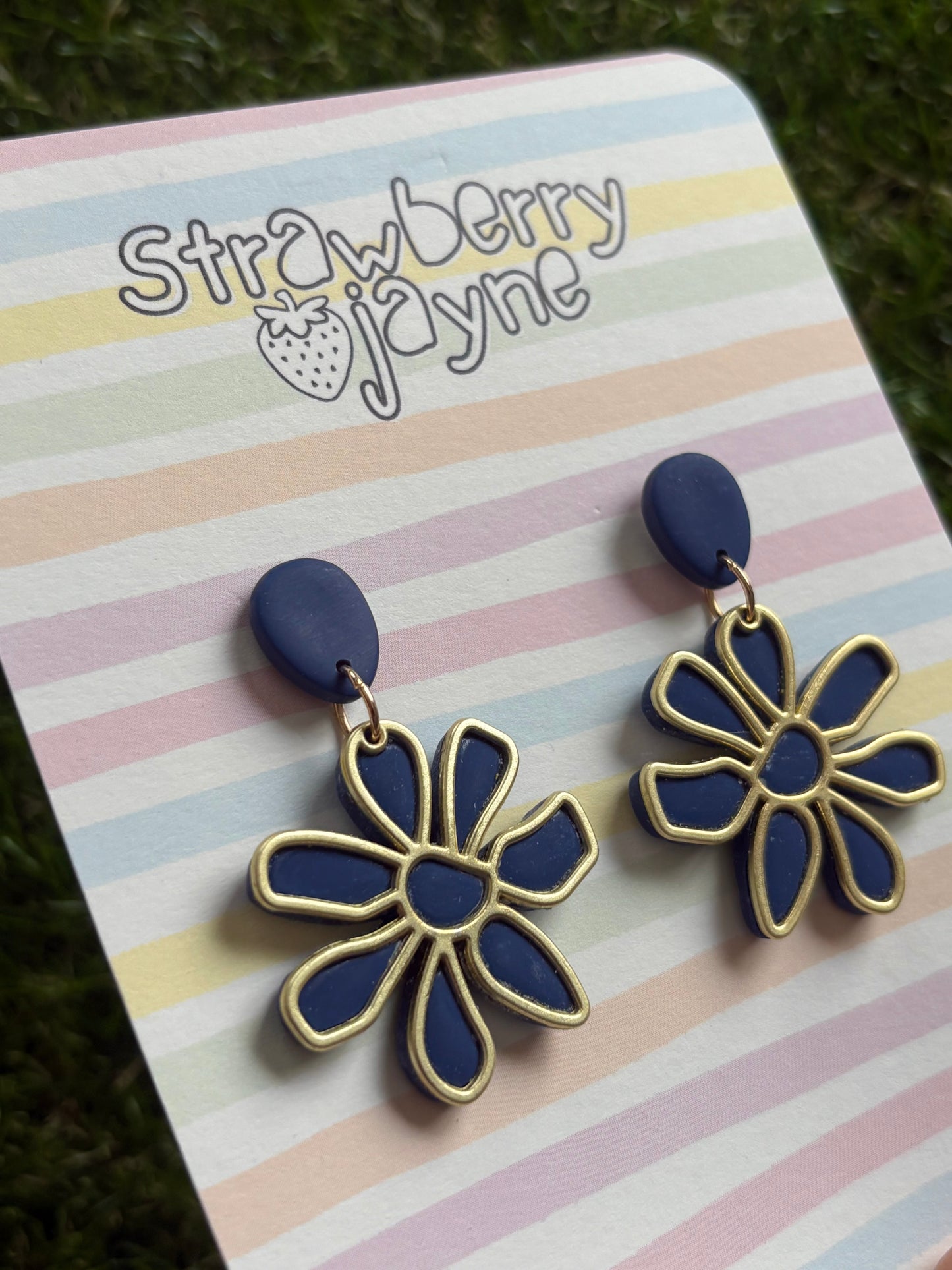 CHARMED DAISIES - Maxi Dangle (Colour Variations)