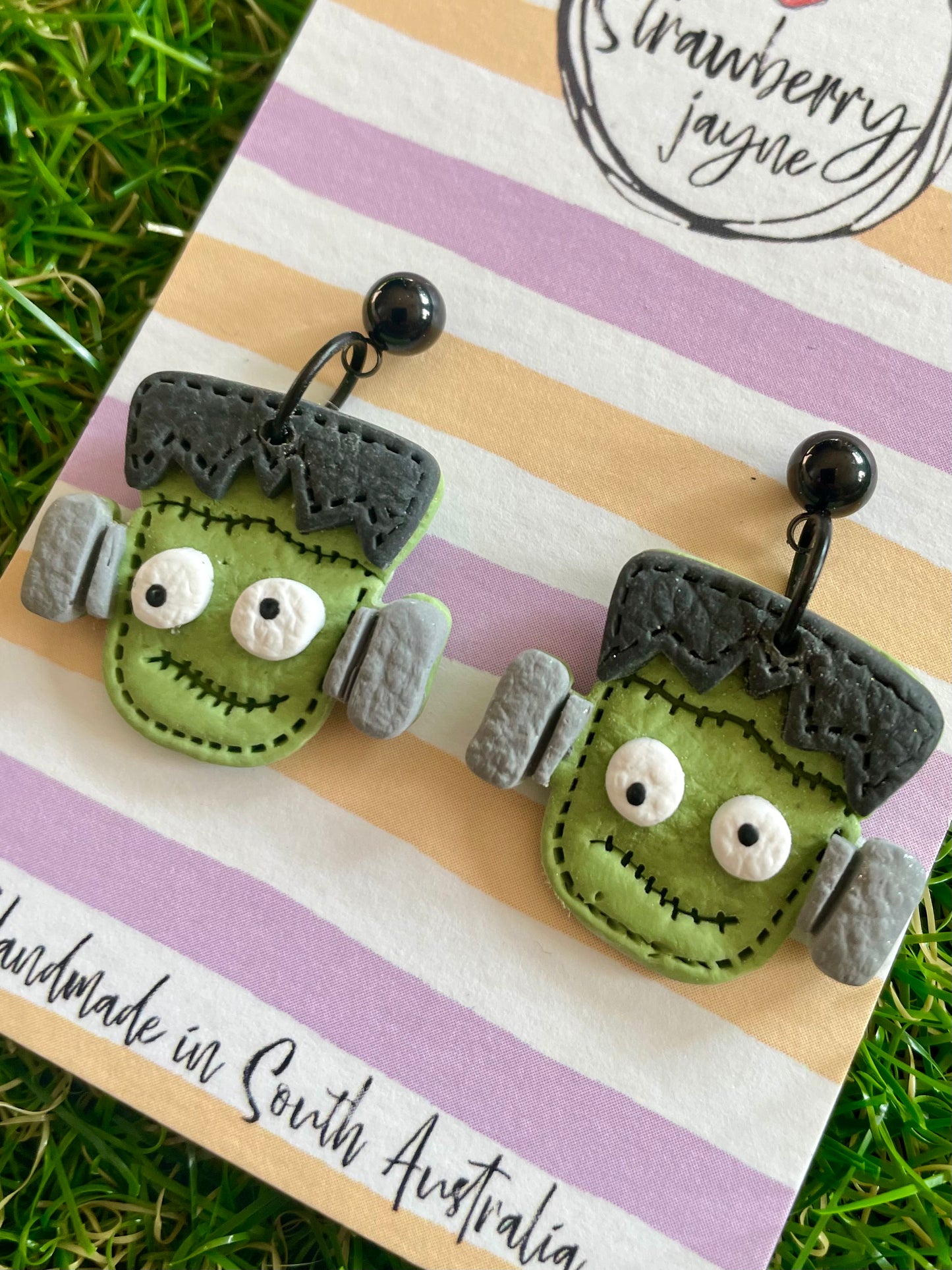 A LIL' HOCUS POCUS - Mega Dangle